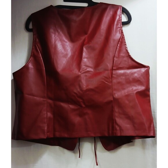 SHEIN Curve Women’s 2XL Faux Leather Vest NWT Red Sleeveless Two Tie Model CUTE - Picture 4 of 6